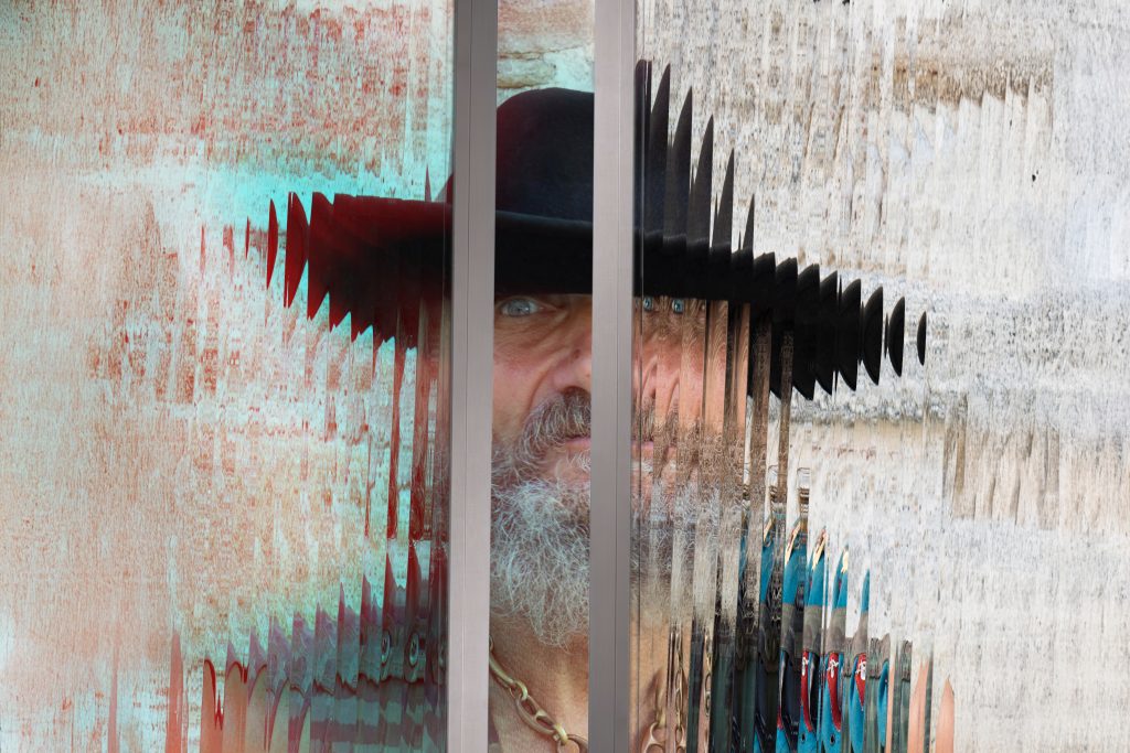 EXPO - Hopital - A travers